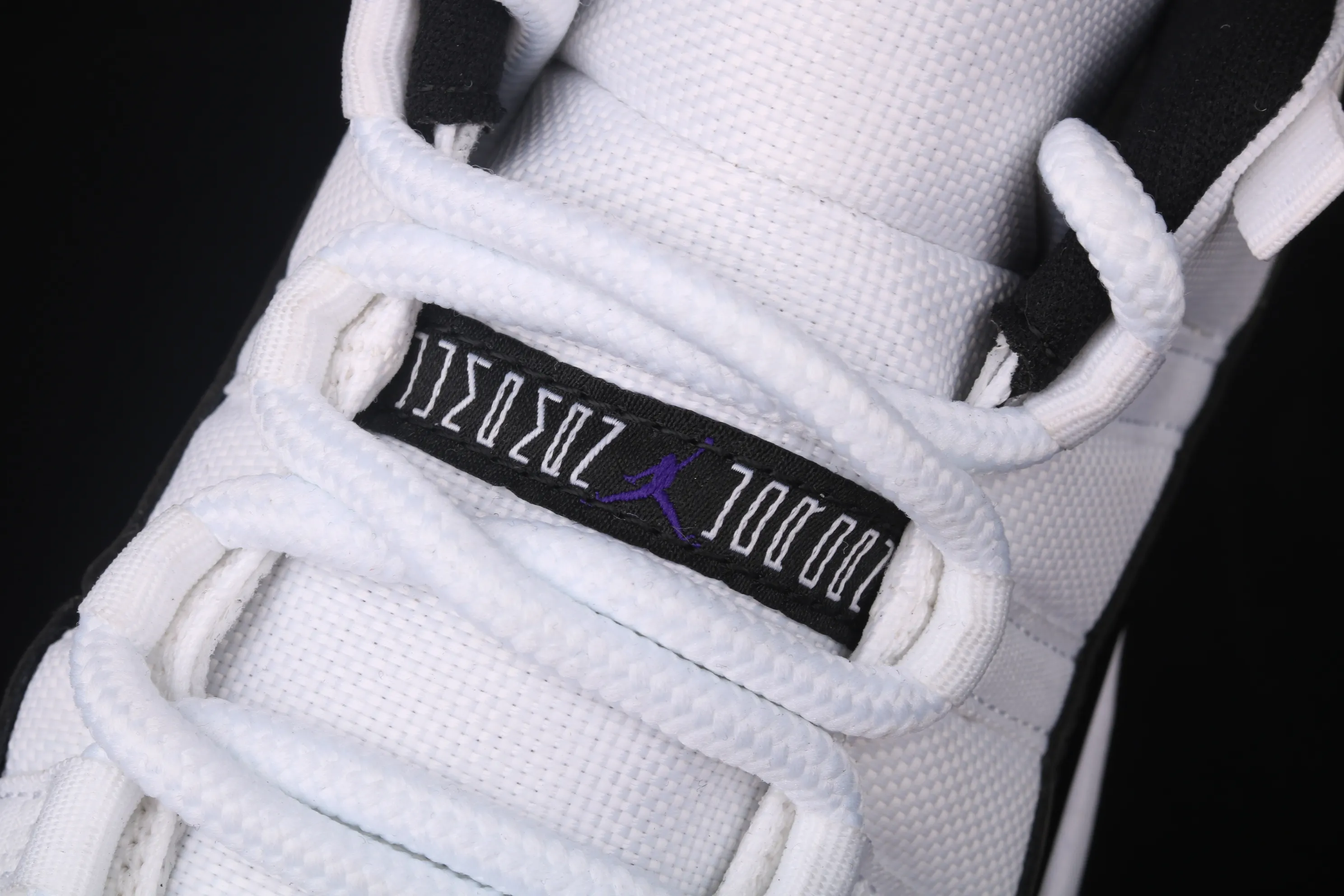 All categories Air Jordan Jordan series basketball shoes Air Jordan 11 X version Air Jordan 11 Low "Concord" AJ11 Joe 11 white and black genuine carbon 528895-153